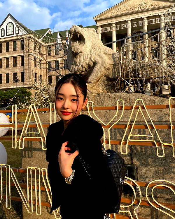 dear.zia instagram image archive image