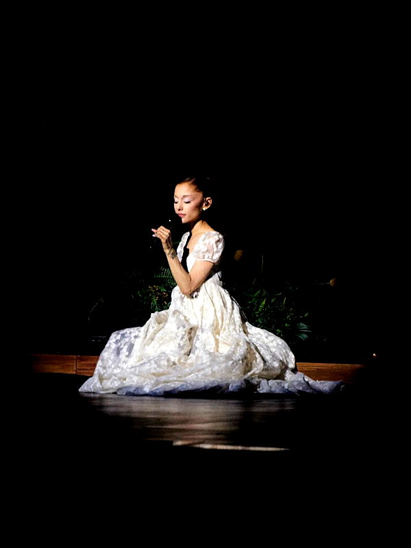 arianagrande instagram image archive image