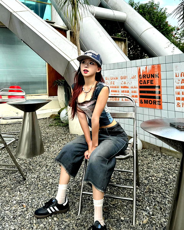 e.shao_417 instagram image archive image