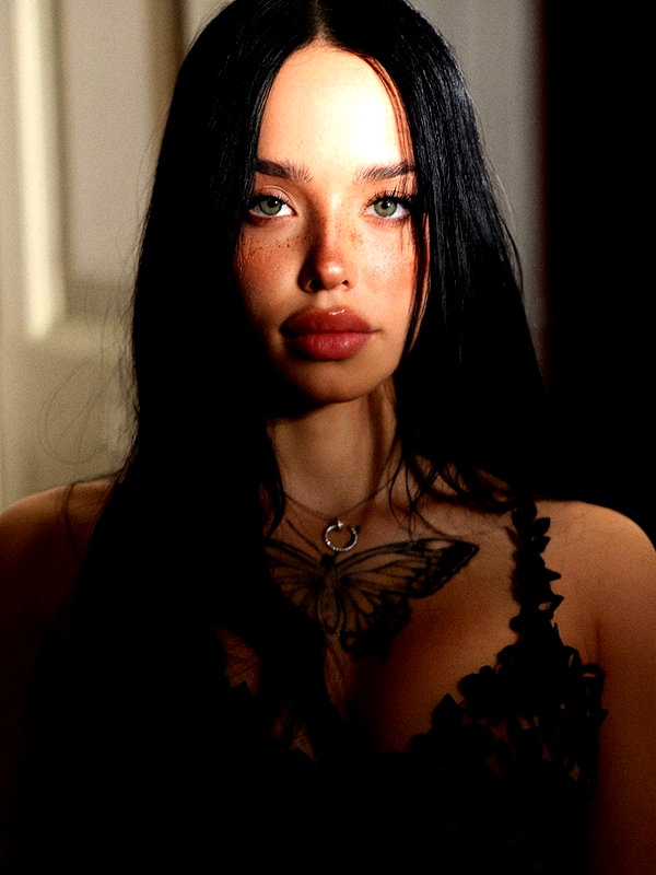 lyna_com2000 instagram image archive image