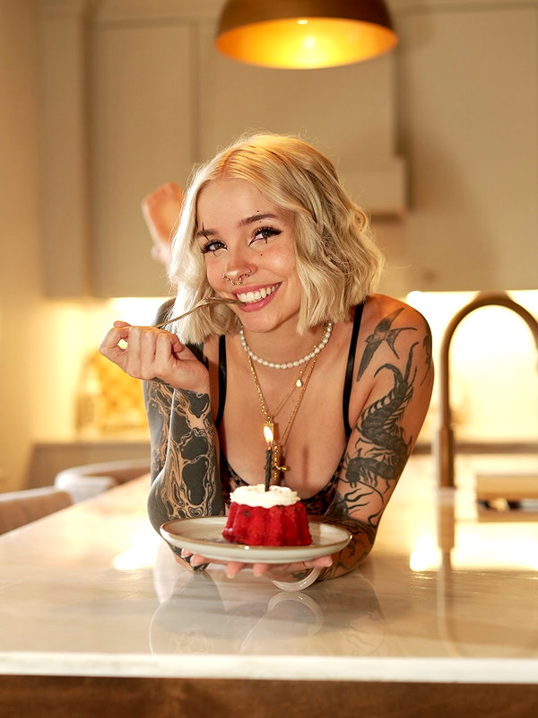 peachtoot.plz instagram image archive image