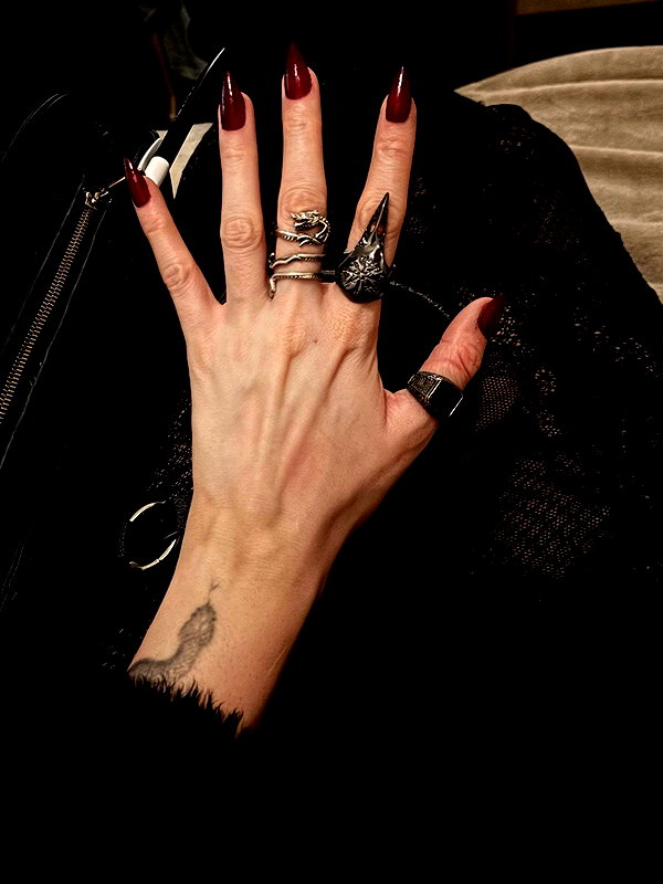 noyaislilith333 instagram image archive image