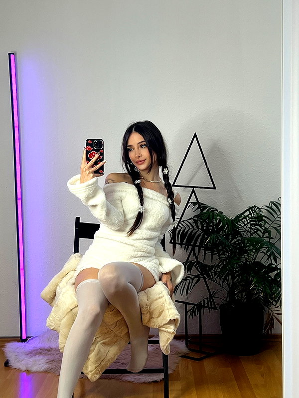 cata.leyah instagram image archive image