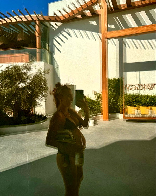 annezivi instagram image archive image