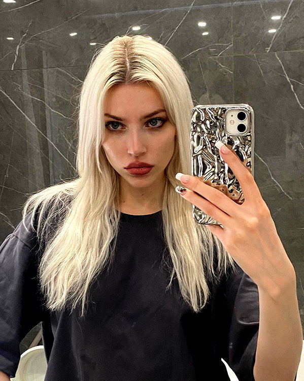 anya4everr instagram image archive image