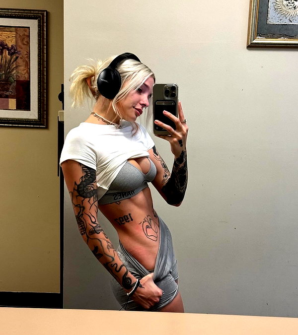 peachtoot.plz instagram image archive image