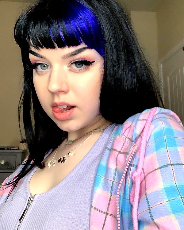 yeahimcaroline instagram image archive image