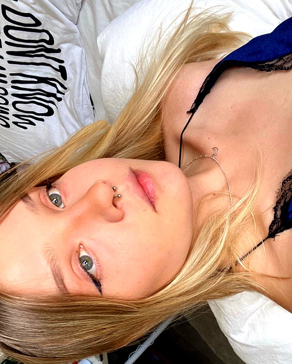 lila.garnik instagram image archive image