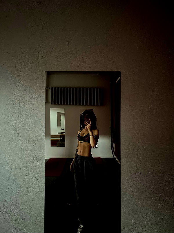 cata.leyah instagram image archive image