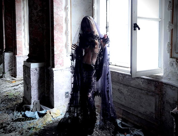 krystallea.cs instagram image archive image