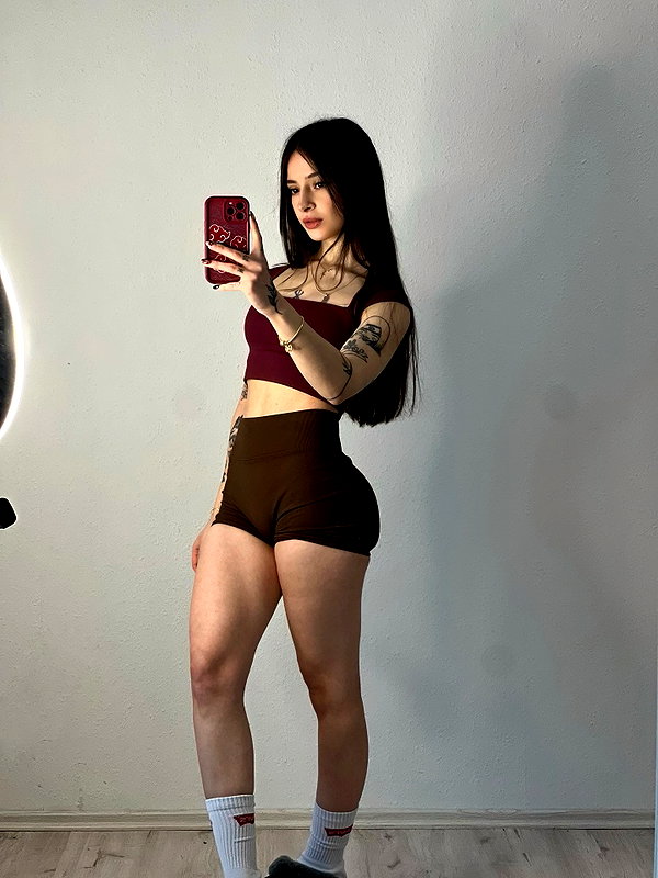 cata.leyah instagram image archive image