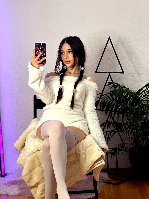 cata.leyah instagram image archive image