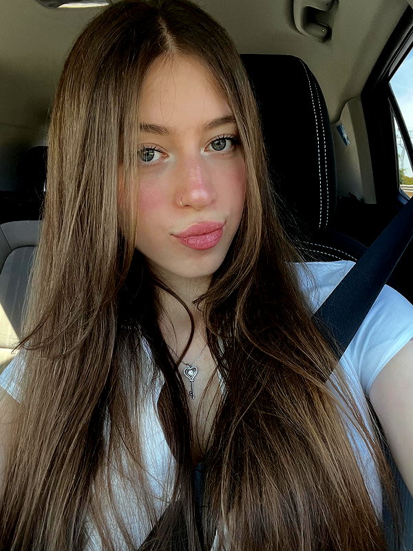 lia_ey99 instagram image archive image