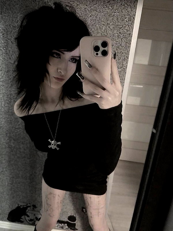 Archived image from @kk3tr1n4 on Instagram
