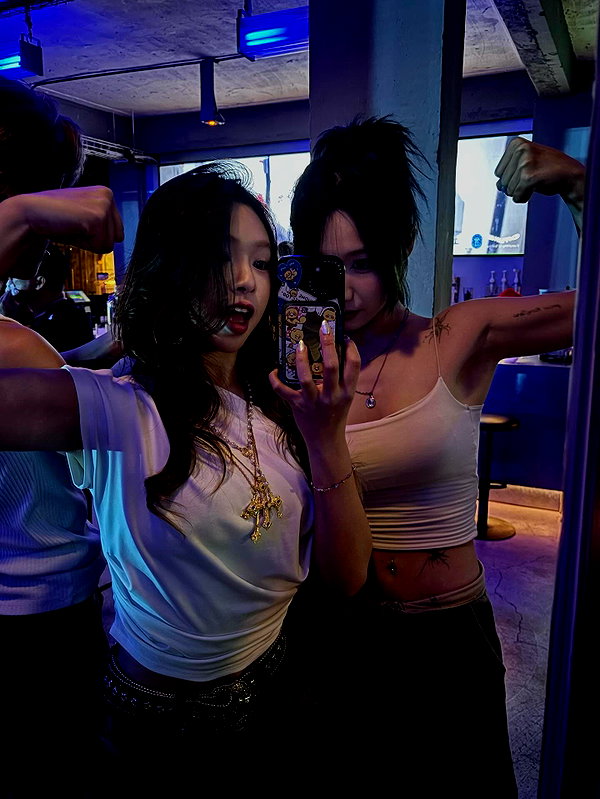 e.shao_417 instagram image archive image