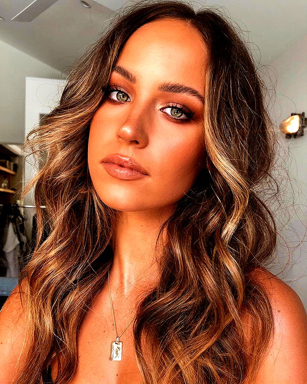 olivia.mathers instagram image archive image