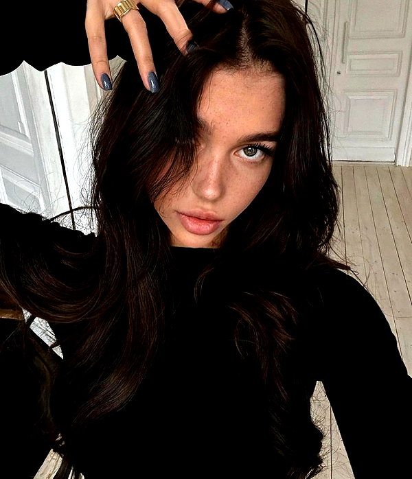 baddiesessence instagram image archive image