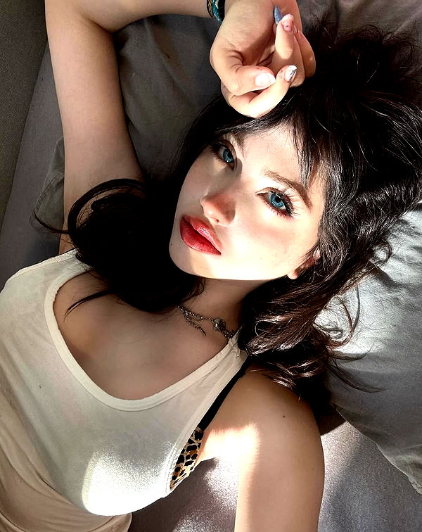 baddiesessence instagram image archive image