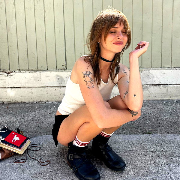 Archived image from @lolabllue on Instagram