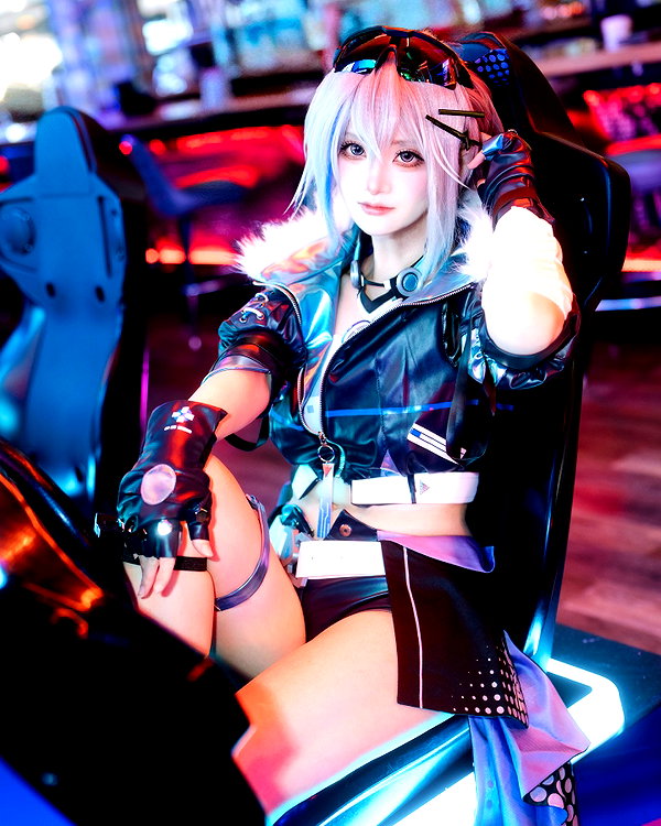 miee_cos instagram image archive image
