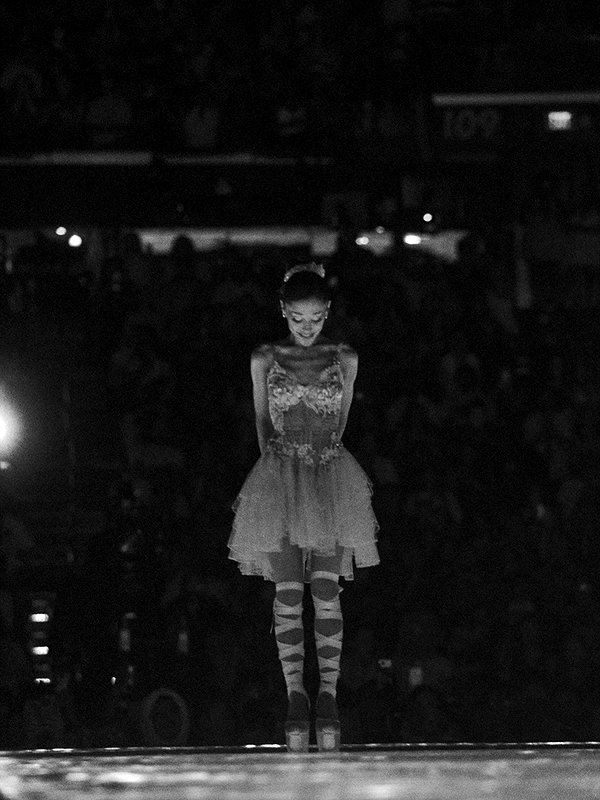 arianagrande instagram image archive image