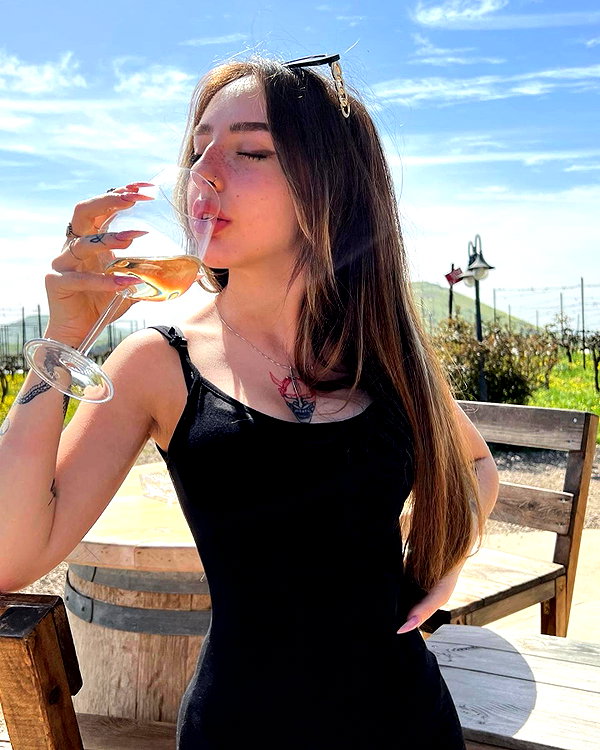 karin_orhov instagram image archive image