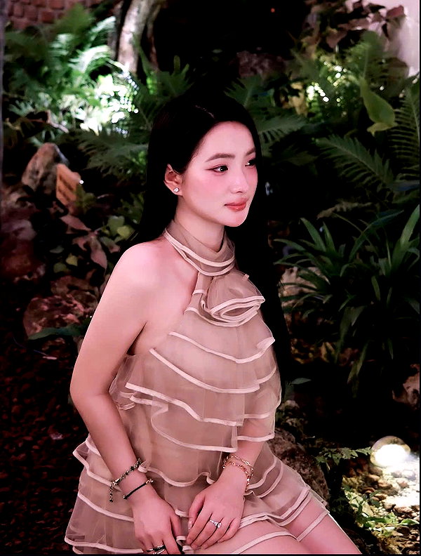 lyhythuedoxinh instagram image archive image