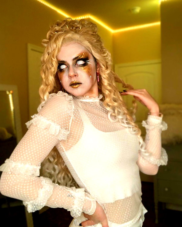 yeahimcaroline instagram image archive image