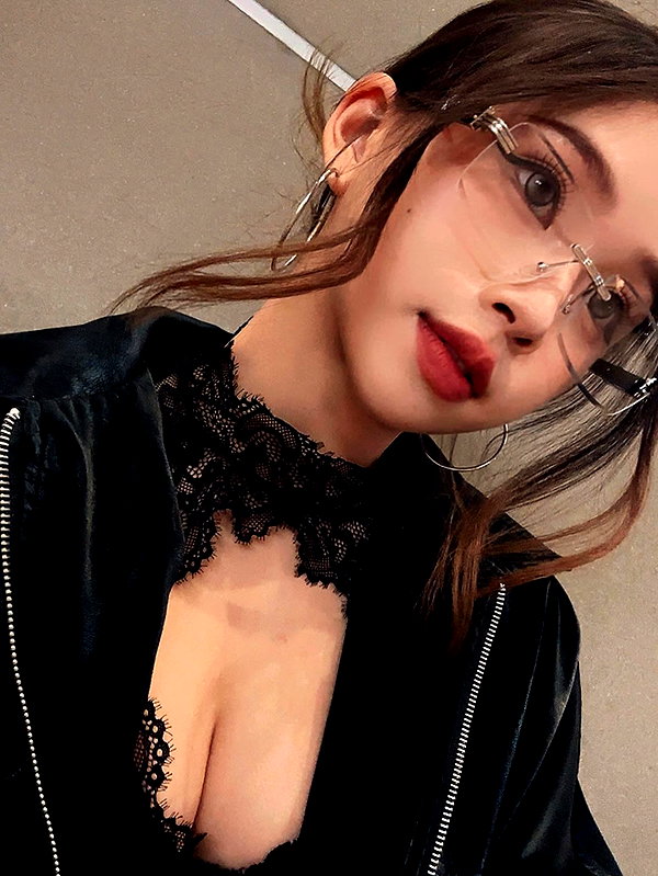 e.shao_417 instagram image archive image