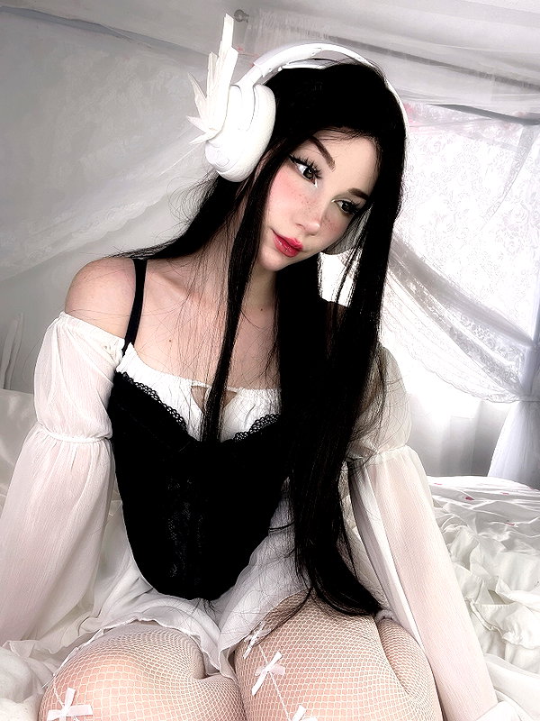 danielle.mercedie instagram image archive image