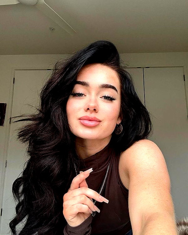 baddiesessence instagram image archive image