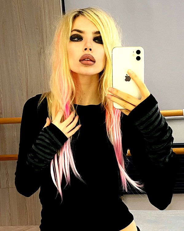 anya4everr instagram image archive image