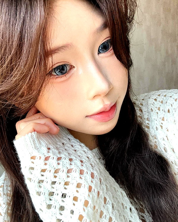 e.shao_417 instagram image archive image