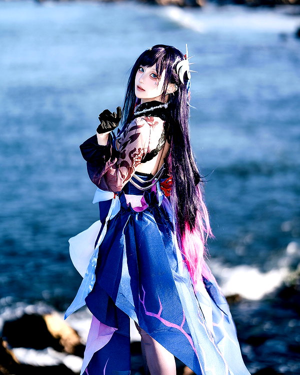 miee_cos instagram image archive image