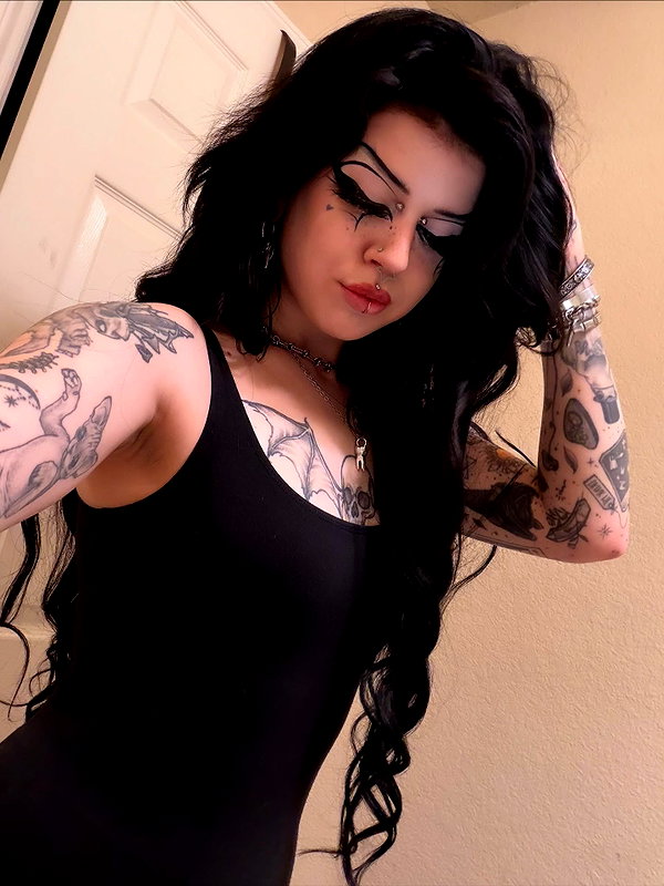 yeahimcaroline instagram image archive image