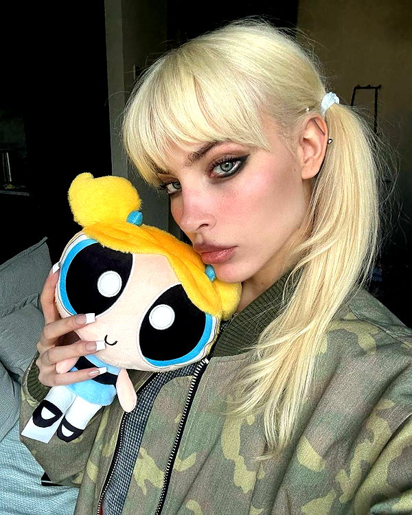 anya4everr instagram image archive image