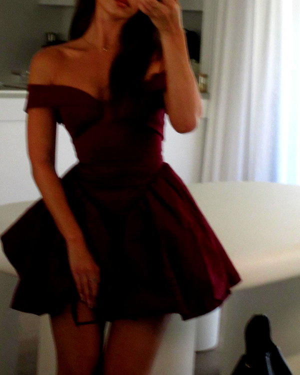 olivia.mathers instagram image archive image