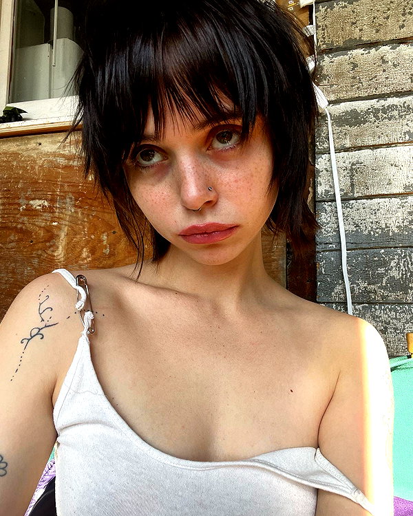 Archived image from @lolabllue on Instagram