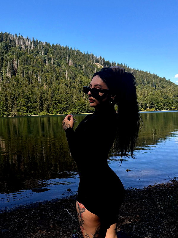 karin_orhov instagram image archive image