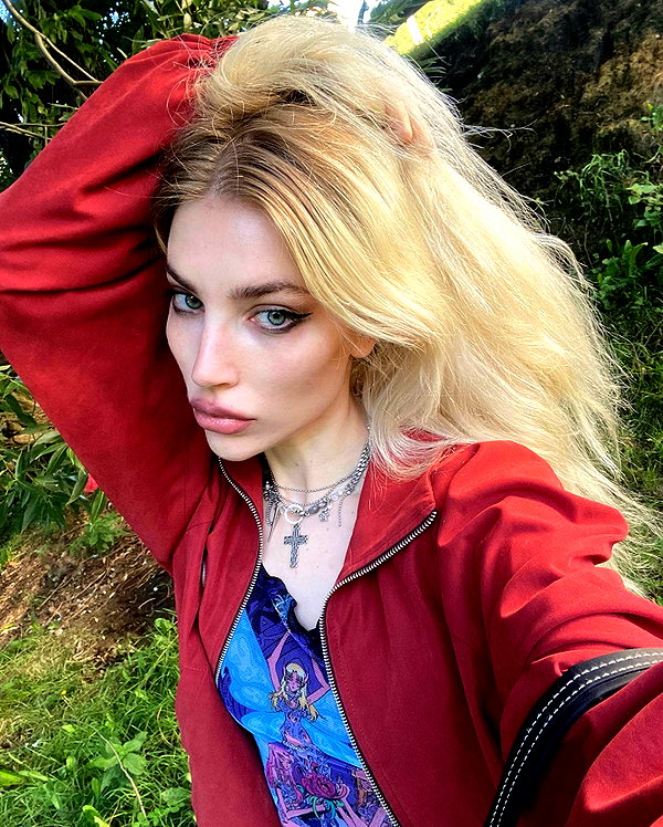 anya4everr instagram image archive image