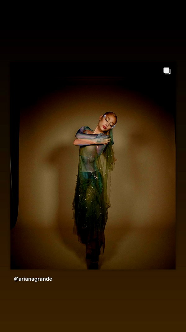 arianagrande instagram image archive image