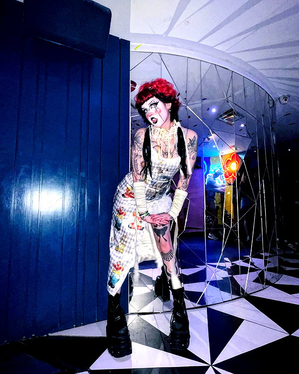 yeahimcaroline instagram image archive image