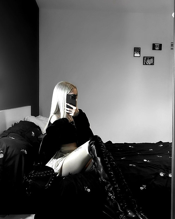 _lia.moon archive image