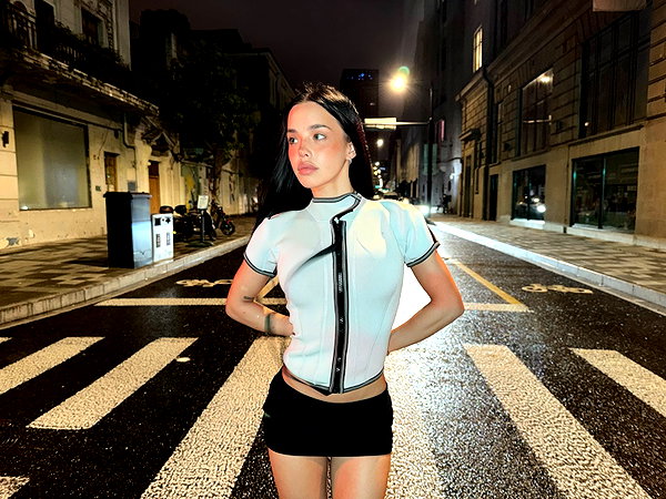 lyna_com2000 instagram image archive image
