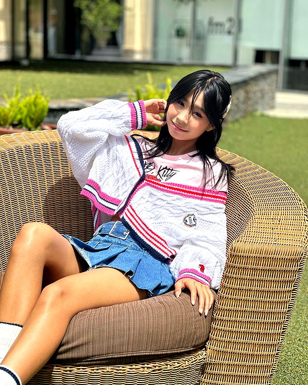 princessamelia_official instagram image archive image