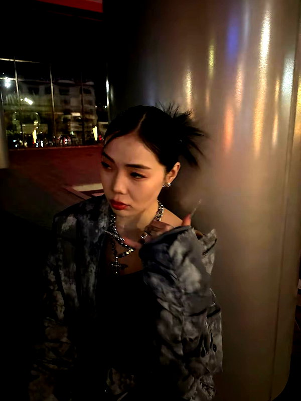 Archived image from @meow.mn2 on Instagram