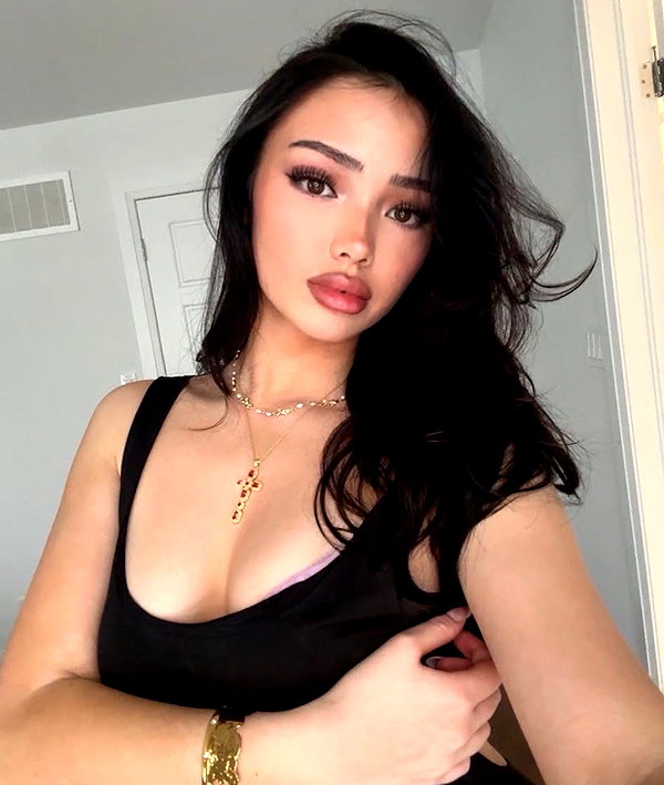 baddiesessence instagram image archive image
