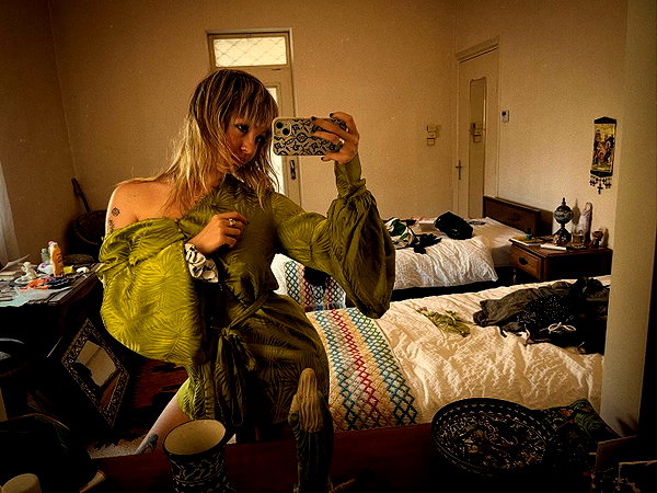 _femalien instagram image archive image