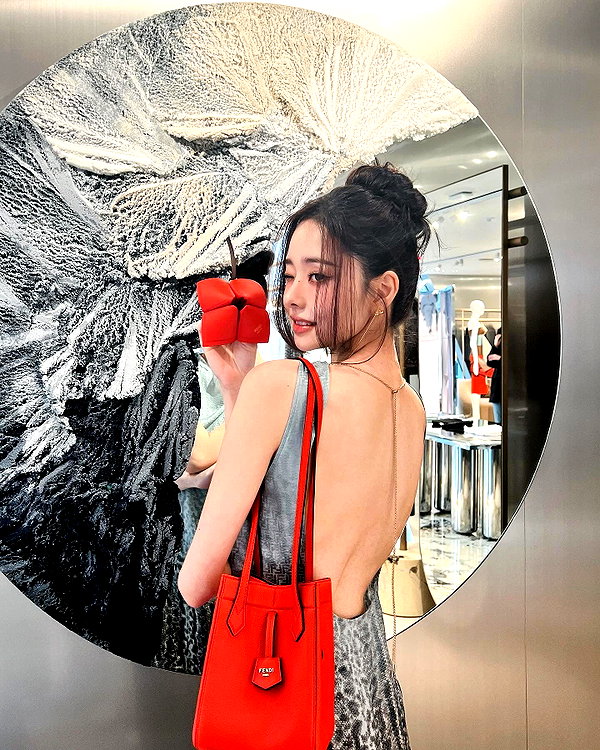 dear.zia instagram image archive image