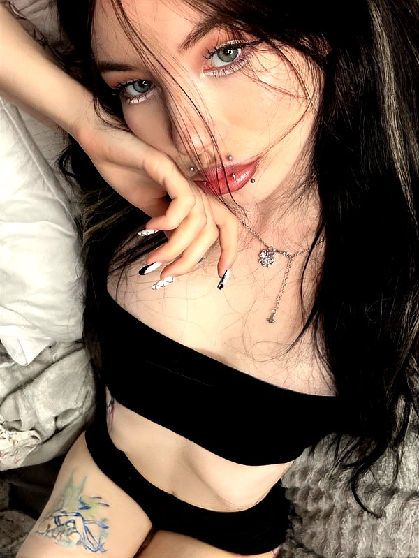 mia_goth2004 instagram image archive image